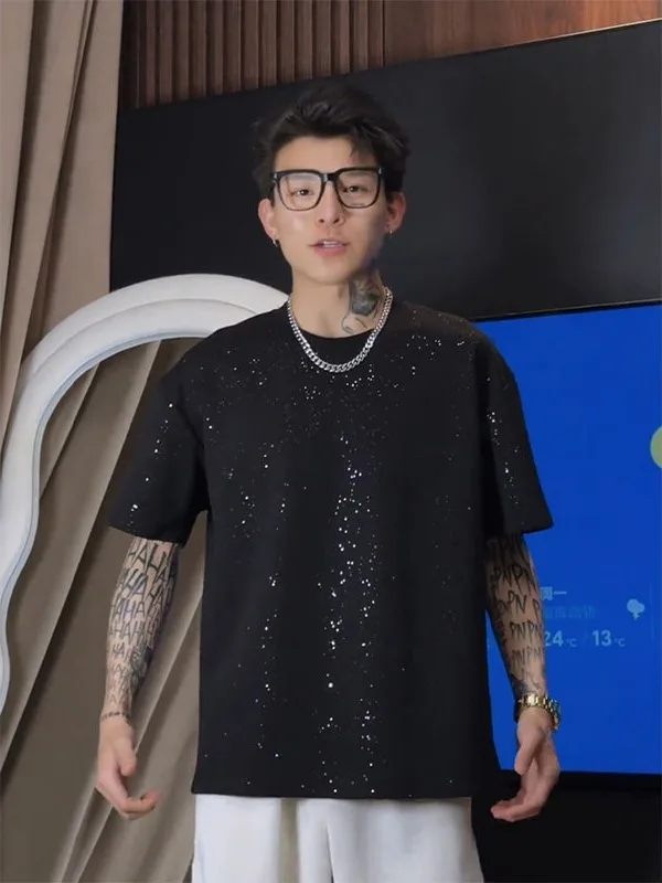 Мужской летний повседневный комплект из двух предметов: футболка и шорты, свободный крой, модный, с яркими пайетками, из хлопка, подходит для подростков
Мужской летний повседневный комплект из двух предметов: футболка и шорты, свободный крой, модный, с яркими пайетками, из хлопка, подходит для подростков