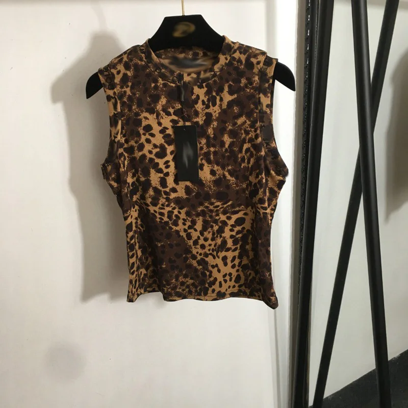 Early Spring Fashion Street Style Retro Leopard Print Letter Patchwork Sleeveless Vest T-Shirt Women's Slim Fit Thin Material
Early Spring Fashion Street Style Retro Leopard Print Letter Patchwork Sleeveless Vest T-Shirt Women's Slim Fit Thin Material