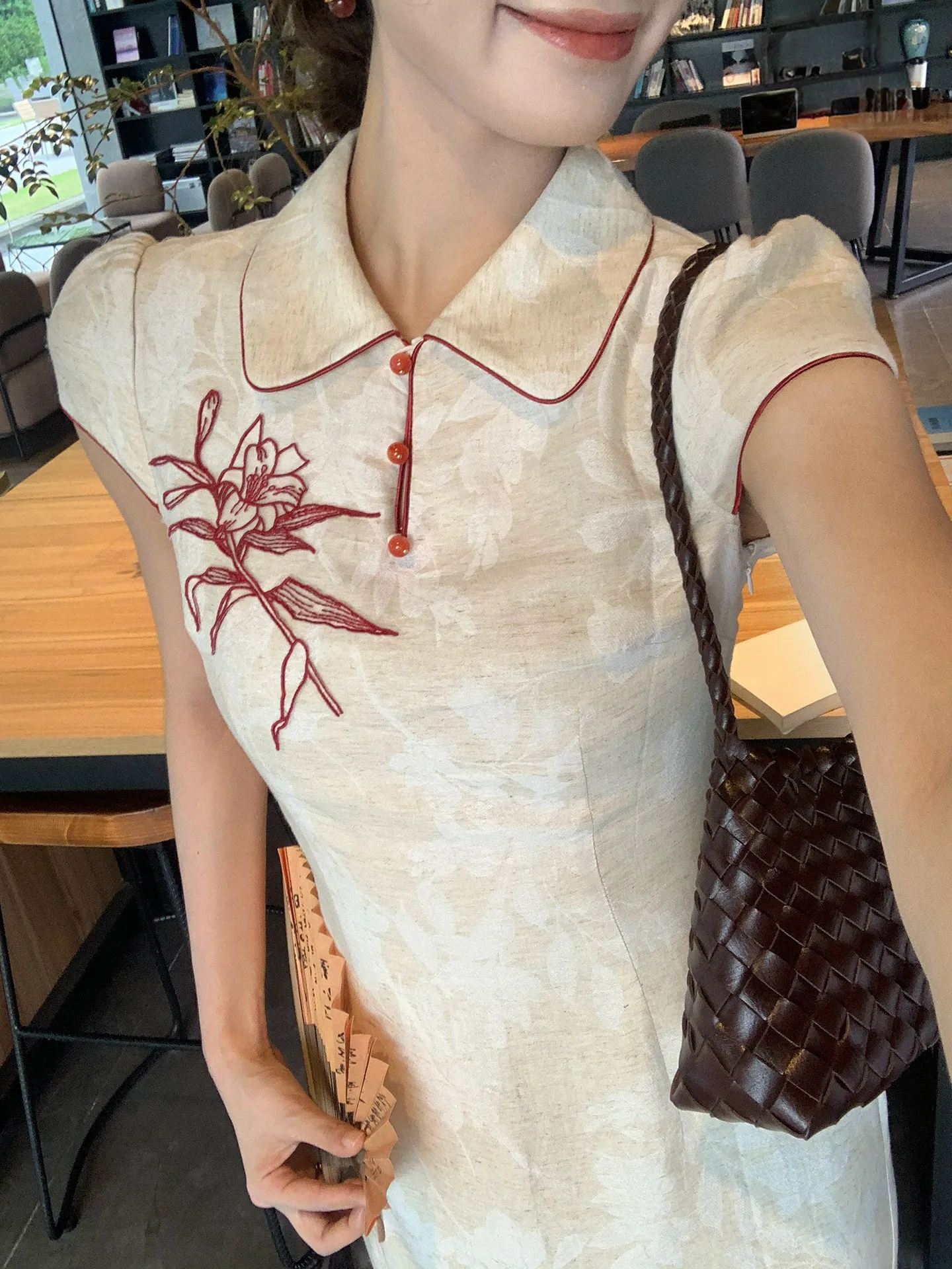 New Chinese Sle Floral Embroidery Stand Collar Dr Women's Summer ort Sve Long Skirt Retro Sle Midi Qipao
New Chinese Sle Floral Embroidery Stand Collar Dr Women's Summer ort Sve Long Skirt Retro Sle Midi Qipao