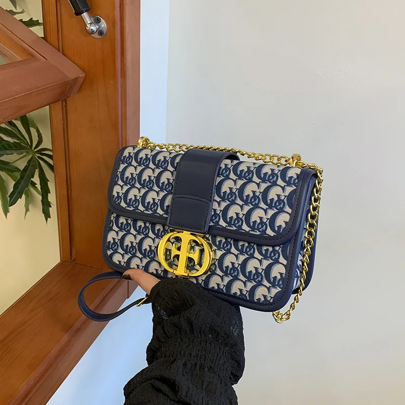 Новинка 2025, универсальная высококачественная женская сумка - модная маленькая квадратная цепочка с буквенным принтом, популярная женская сумка через плечо хорошего качества
Новинка 2025, универсальная высококачественная женская сумка - модная маленькая квадратная цепочка с буквенным принтом, популярная женская сумка через плечо хорошего качества