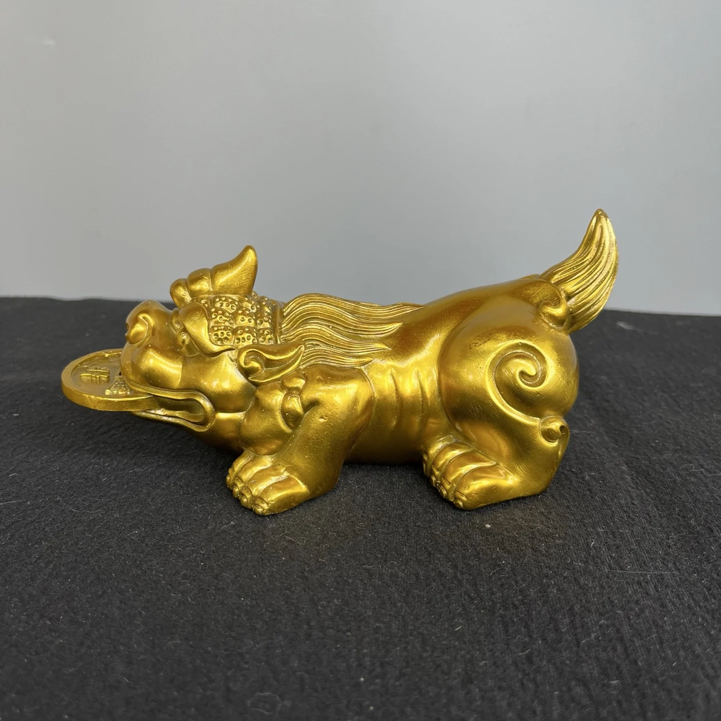 7"Tibetan Temple Collection Old Brass Yuanbao coins Pixiu Statue Only go out, not in Amass wealth Ornaments Town house
7"Tibetan Temple Collection Old Brass Yuanbao coins Pixiu Statue Only go out, not in Amass wealth Ornaments Town house