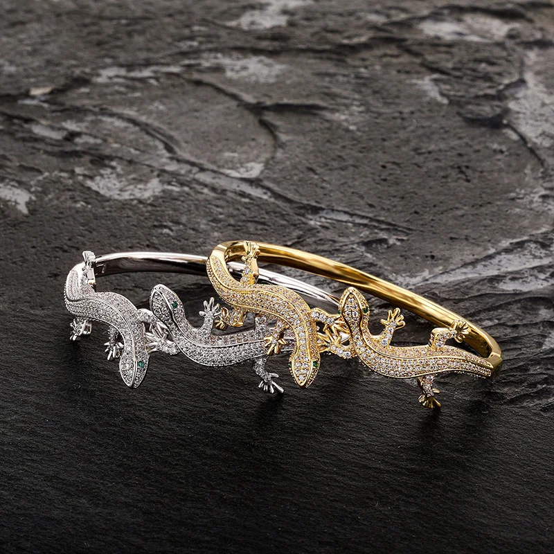 Hip Hop 5A+ CZ Stone Paved Bling Ice Out Double Lizard Cuff Bangle for Men Women Handcuff Unisex Bracelets Rapper Jewelry
Hip Hop 5A+ CZ Stone Paved Bling Ice Out Double Lizard Cuff Bangle for Men Women Handcuff Unisex Bracelets Rapper Jewelry