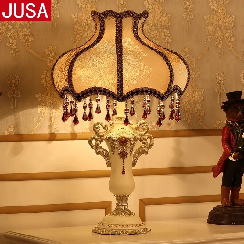 European resin living room bedroom bedside decorative table lamp, warm and creative wedding gift dimmable lamp
European resin living room bedroom bedside decorative table lamp, warm and creative wedding gift dimmable lamp