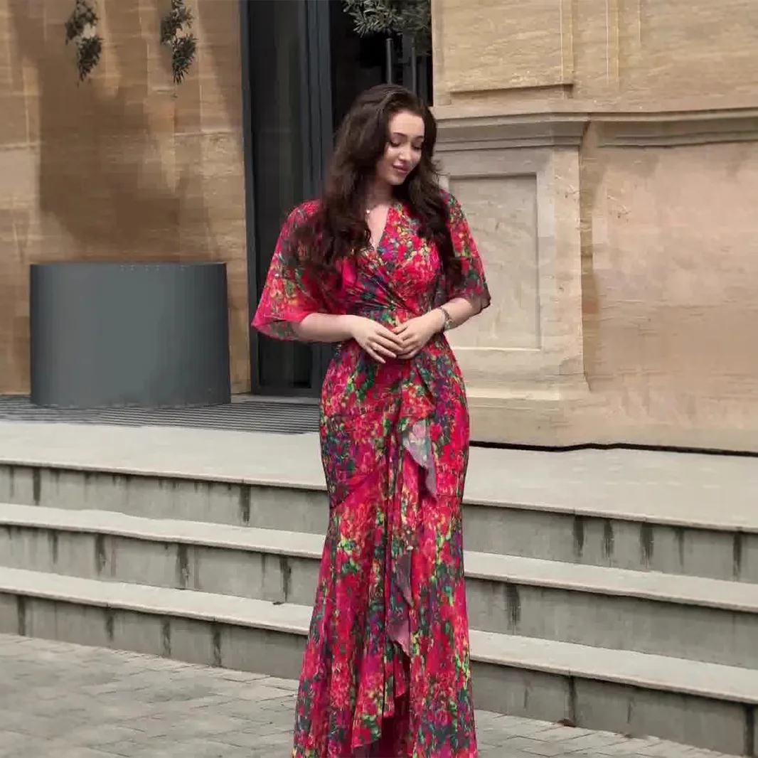 Luxury and sexy V-neck short sleeved dress for women in the spring of 2026
Luxury and sexy V-neck short sleeved dress for women in the spring of 2026