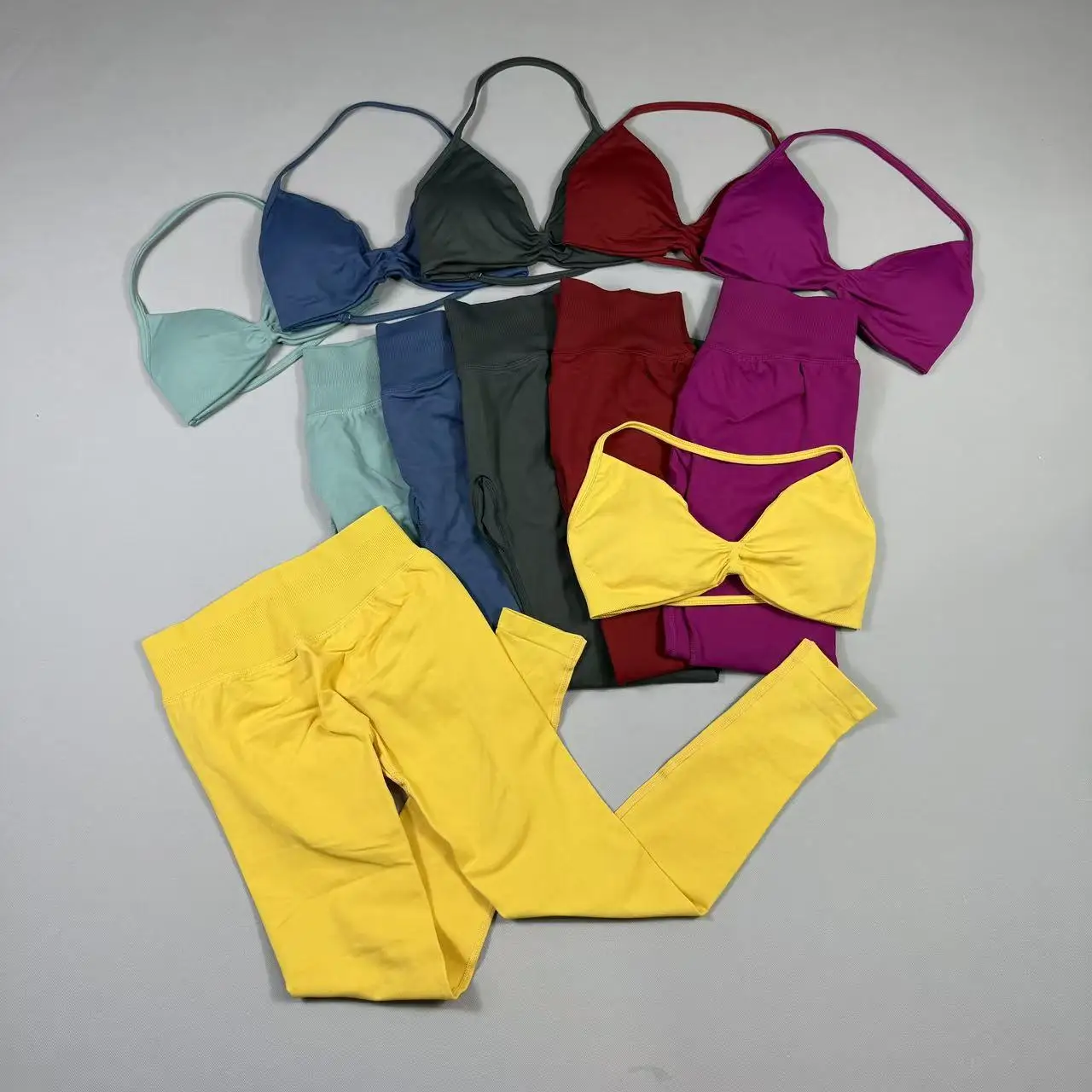 Yoga Fitness Set Women's Workout Leggings Tie Neck Sports Bra Training Set 2 Pieces Seamless Chest Pads Compression Lifting Hips
Yoga Fitness Set Women's Workout Leggings Tie Neck Sports Bra Training Set 2 Pieces Seamless Chest Pads Compression Lifting Hips