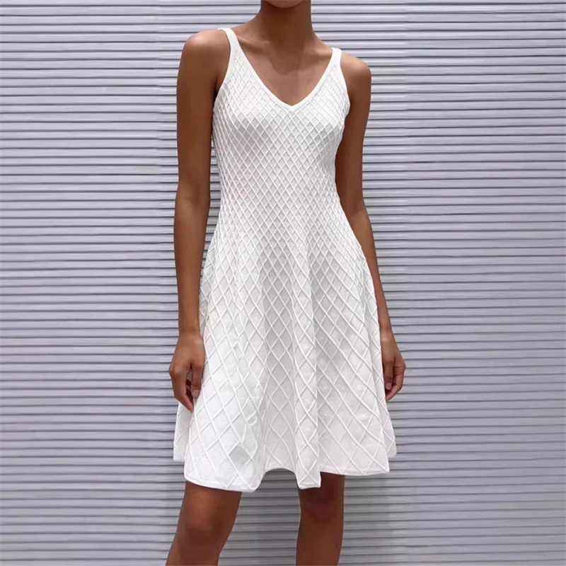 Summer New Women's V-Neck Diamond Grid Strap Knitted Dress High-Quality Fashion High Street Vertical Zipper A-Line Mini Skirt
Summer New Women's V-Neck Diamond Grid Strap Knitted Dress High-Quality Fashion High Street Vertical Zipper A-Line Mini Skirt