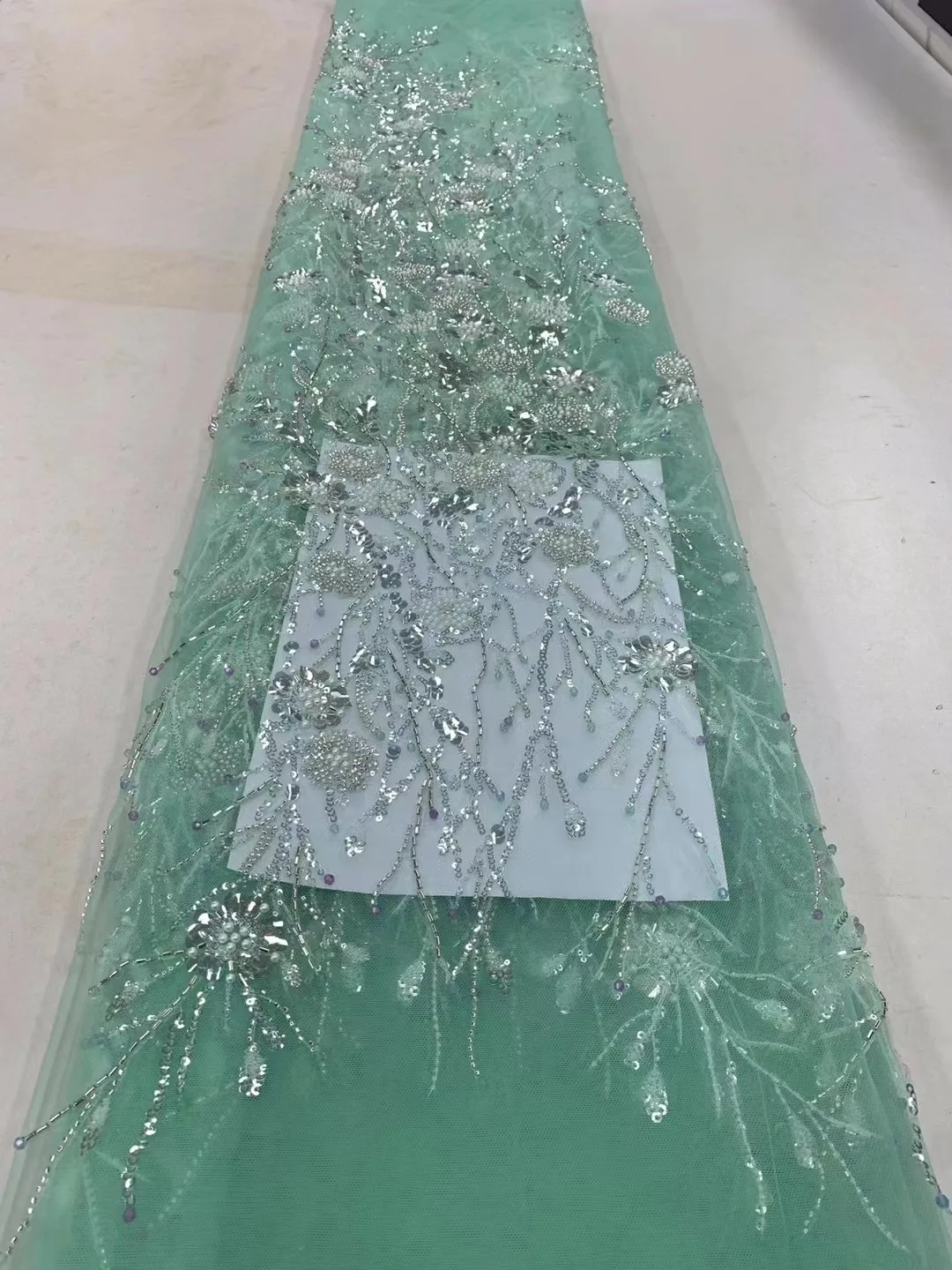 Fashion Elegant French Embroidery Beaded Lace Fabric African Nigerian With Sequins Fabric For Wedding Dress
Fashion Elegant French Embroidery Beaded Lace Fabric African Nigerian With Sequins Fabric For Wedding Dress