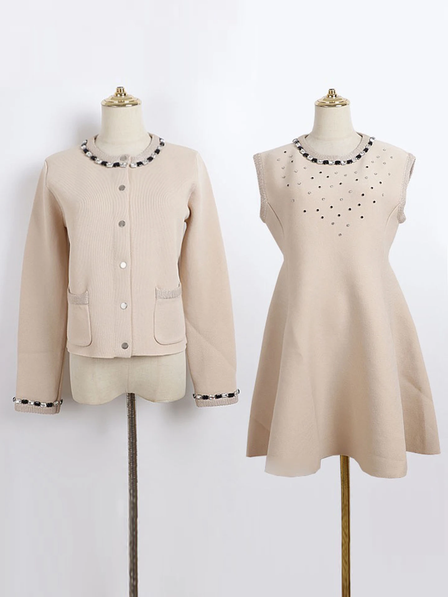Luxury Summer Women's Knitted Dress Set with Rhinestone Open Cardigan Small Fragrance Style High Waist Polyester Fiber
Luxury Summer Women's Knitted Dress Set with Rhinestone Open Cardigan Small Fragrance Style High Waist Polyester Fiber