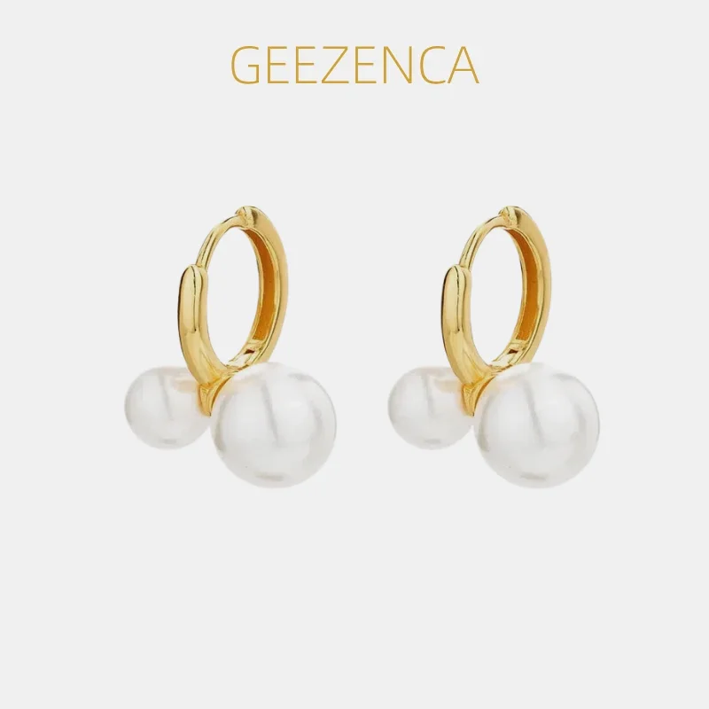 GEEZENCA White Shell Pearl Duo Ball Charm 925 Sterling Silver Huggie Hoop Earrings For Women Simple Small Stackable Earring Gift
GEEZENCA White Shell Pearl Duo Ball Charm 925 Sterling Silver Huggie Hoop Earrings For Women Simple Small Stackable Earring Gift