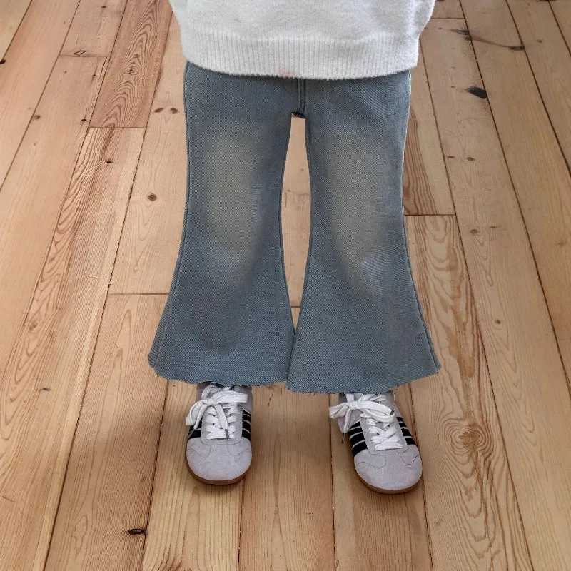 Джинсы для девочек, осень-зима 2021, модные модные толстые универсальные однотонные длинные джинсовые брюки в корейском стиле с расклешенным низом
Джинсы для девочек, осень-зима 2021, модные модные толстые универсальные однотонные длинные джинсовые брюки в корейском стиле с расклешенным низом