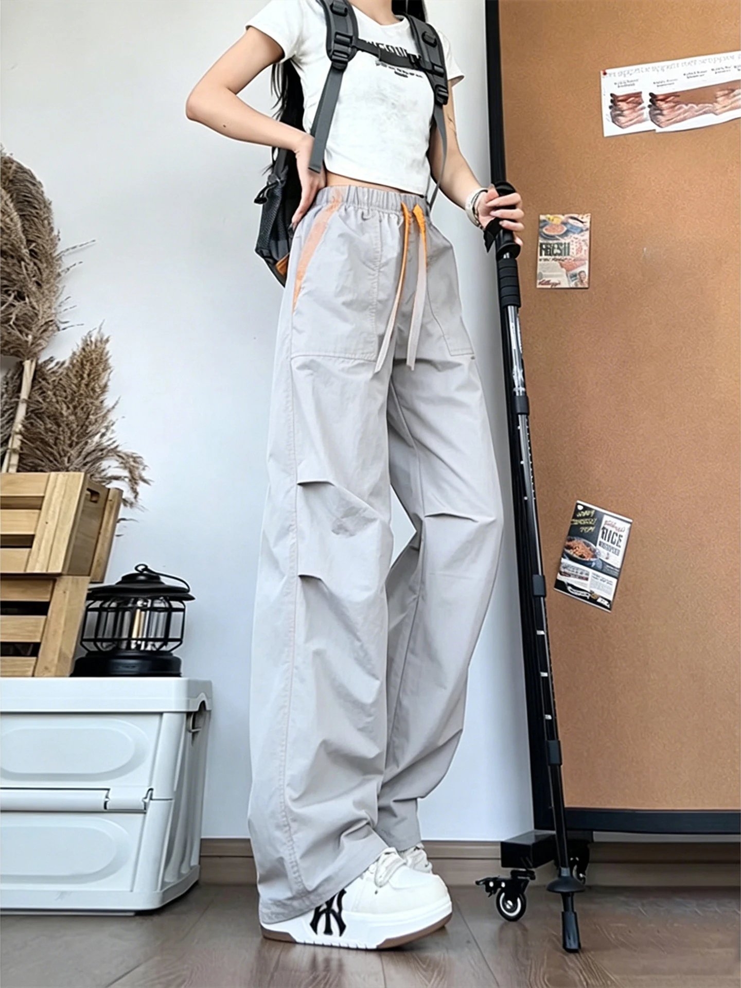 Quick Dry Lightweight Folded Sporty Casual Pants for Men And Women Summer Outdoor Climbing Loose Fit Trousers in Beige
Quick Dry Lightweight Folded Sporty Casual Pants for Men And Women Summer Outdoor Climbing Loose Fit Trousers in Beige