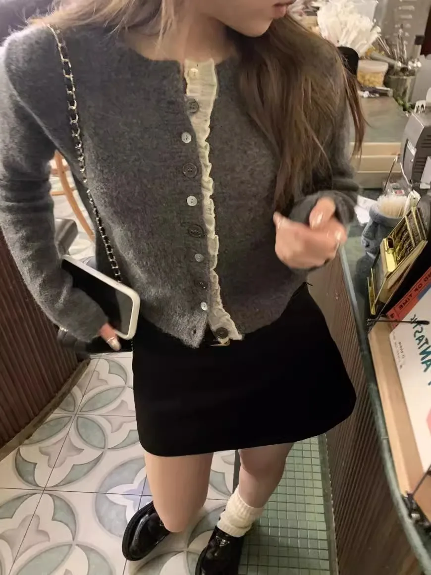 Soft Knitted Lace Trim Design New Sle Women's Sweater Cardigan Autumn Winter Faion Comfortable Korean Loose Fit round Ne
Soft Knitted Lace Trim Design New Sle Women's Sweater Cardigan Autumn Winter Faion Comfortable Korean Loose Fit round Ne