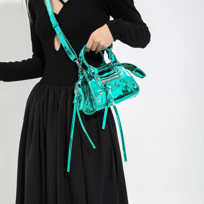 Новинка 2023 года, корейская модная квадратная сумка, женская сумка через плечо из искусственной кожи с шипами, блестящий кошелек для Instagram Viral
Новинка 2023 года, корейская модная квадратная сумка, женская сумка через плечо из искусственной кожи с шипами, блестящий кошелек для Instagram Viral