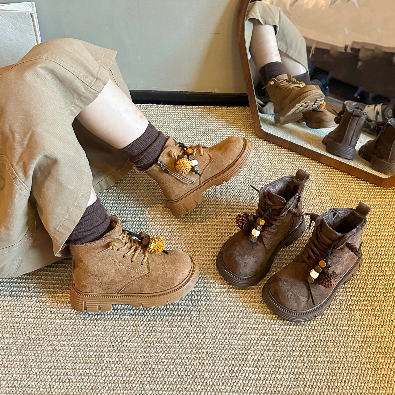 Girls' Thick-soled Cotton-lined Booties Autumn and Winter 2025 Fashion Children's Warm Soft-soled Retro Fashion Boots Plus Size
Girls' Thick-soled Cotton-lined Booties Autumn and Winter 2025 Fashion Children's Warm Soft-soled Retro Fashion Boots Plus Size