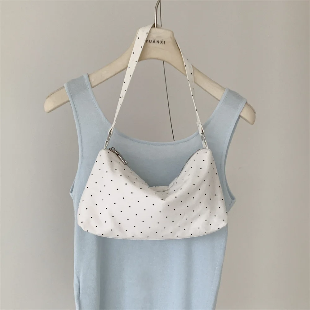 New Korean Style Polka Dot Cotton Canvas Shoulder Bag Fashion Niche Square Underarm Shoulder Bag Casual Simple Phone Coin Purse
New Korean Style Polka Dot Cotton Canvas Shoulder Bag Fashion Niche Square Underarm Shoulder Bag Casual Simple Phone Coin Purse