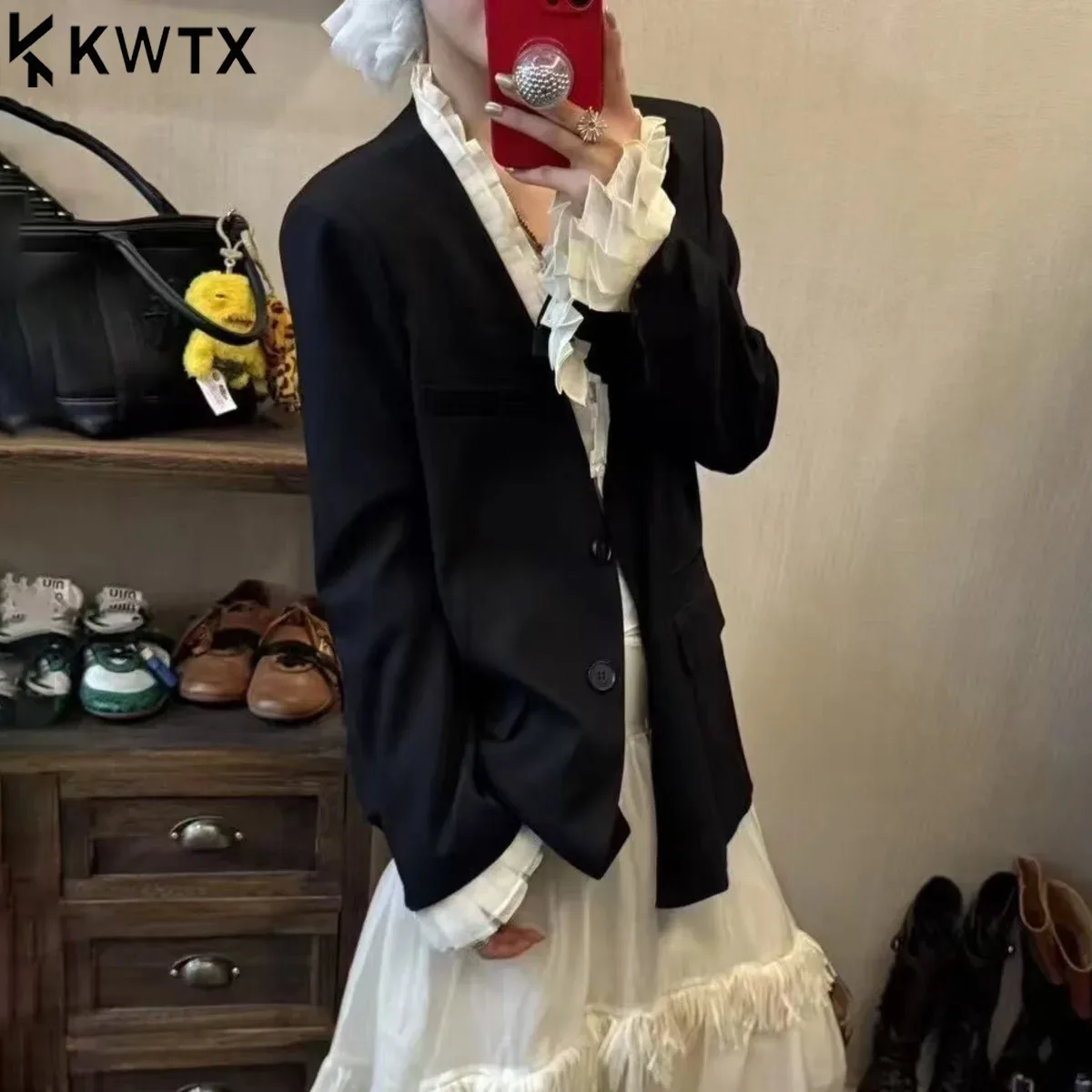 KWTX 2025 New Elegant Loose Blazer Women's Fashion Design Casual Coat Trendy Frill Peplum Lapel Jacket Outerwear Street Style
KWTX 2025 New Elegant Loose Blazer Women's Fashion Design Casual Coat Trendy Frill Peplum Lapel Jacket Outerwear Street Style