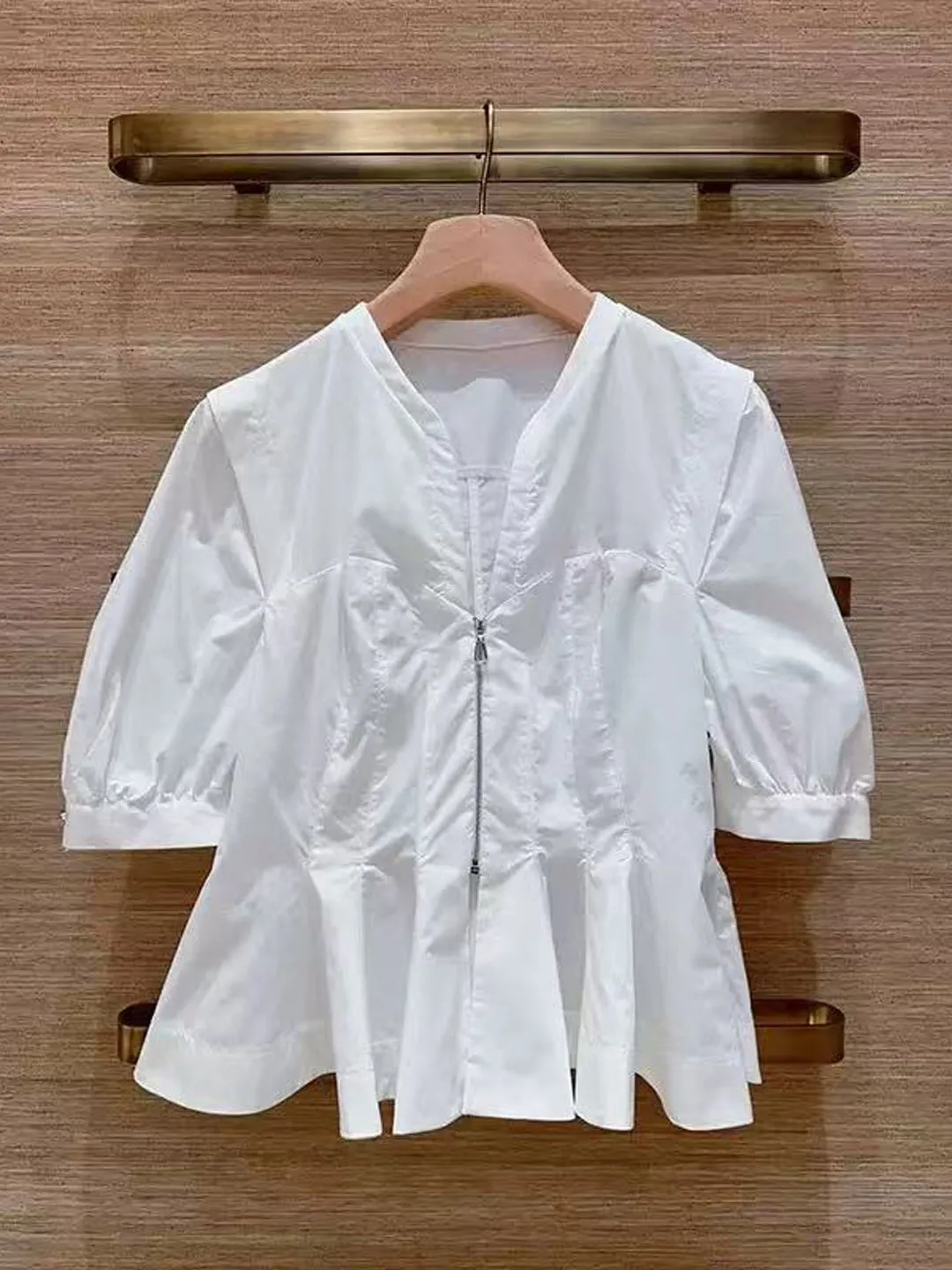 V-Ne Zipper Pleated White Women's irt Five-Quarter Sve Stereo Tailoring Cotton Casual Faion Spring 2026
V-Ne Zipper Pleated White Women's irt Five-Quarter Sve Stereo Tailoring Cotton Casual Faion Spring 2026