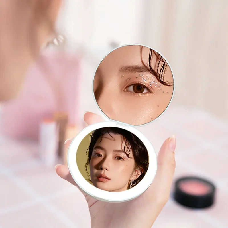 Personalized Small LED Light Cosmetic 2 Side Folding Makeup Compact Pocket Mirror Women Luminous Effect Pink White Mini Mirror
Personalized Small LED Light Cosmetic 2 Side Folding Makeup Compact Pocket Mirror Women Luminous Effect Pink White Mini Mirror
