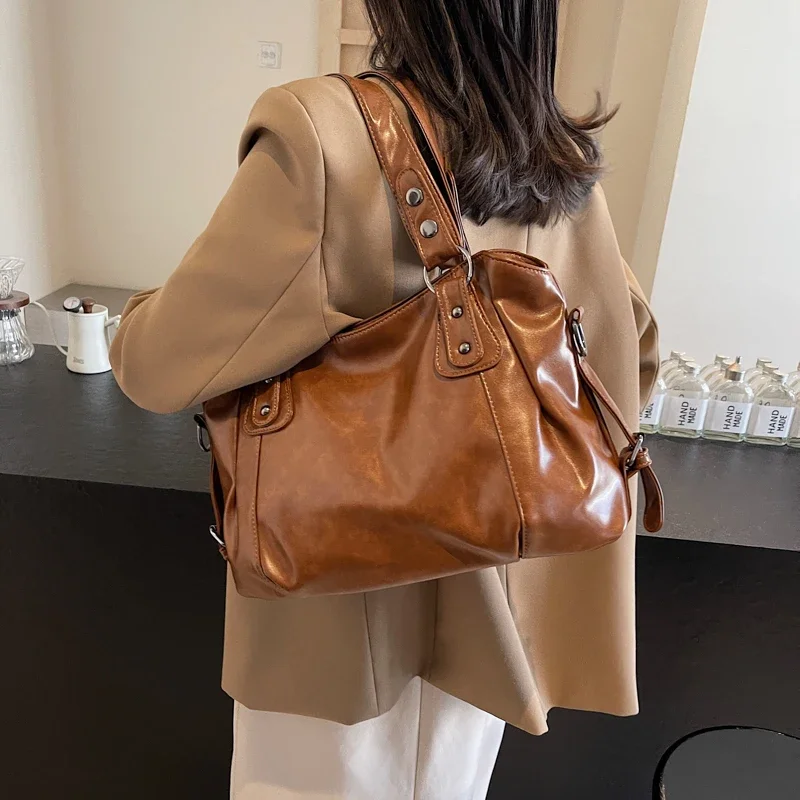 Retro Oil wax Leather Shoulder Bag Female Multi-pockets Crossbody Bag Fashion Large Capacity Handbags New Messenger Bag Tote sac
Retro Oil wax Leather Shoulder Bag Female Multi-pockets Crossbody Bag Fashion Large Capacity Handbags New Messenger Bag Tote sac