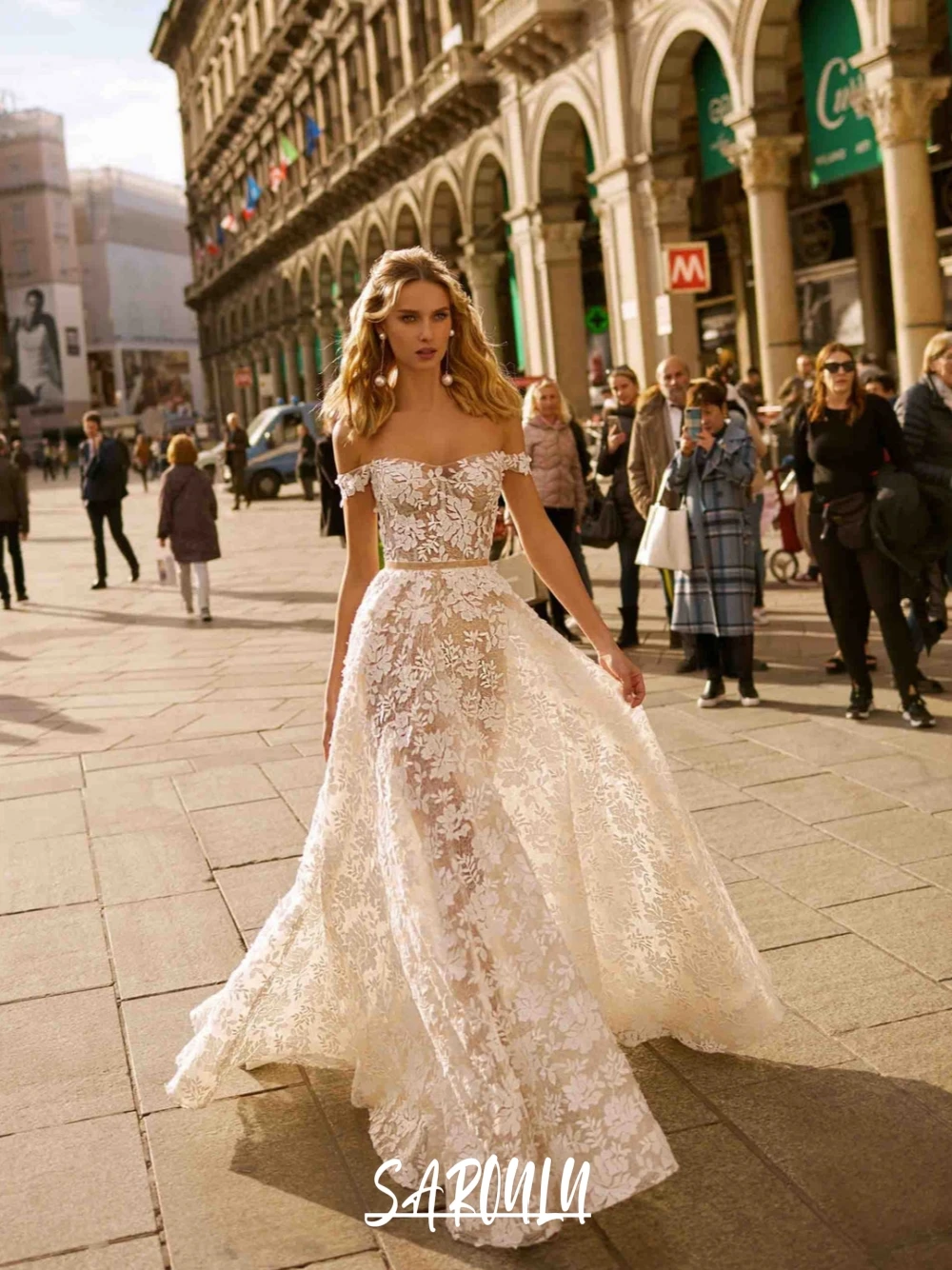 Floral Appliques A Line Wedding Dress Romantic Off Shoulder Floor-length Women Customized Bridal Gown Fashion Modern Lace Wear
Floral Appliques A Line Wedding Dress Romantic Off Shoulder Floor-length Women Customized Bridal Gown Fashion Modern Lace Wear