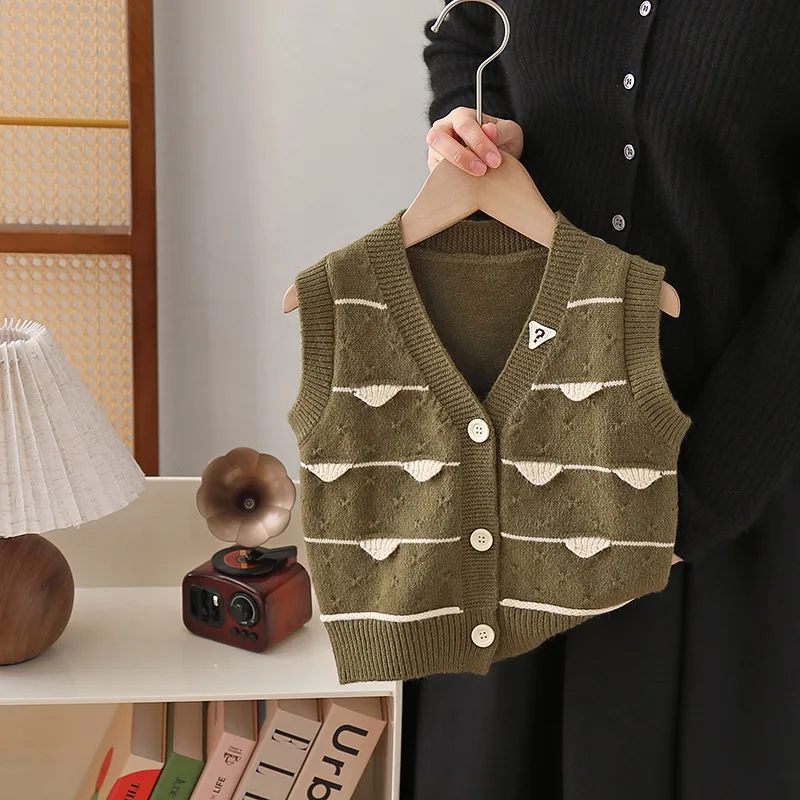 Children's sweater boy and girls vest V-neck foreign style autumn 2024 new baby knitted cardigan
Children's sweater boy and girls vest V-neck foreign style autumn 2024 new baby knitted cardigan