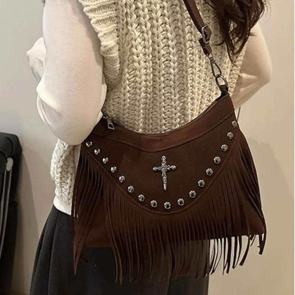 Ретро Y2K Замшевая сумка через плечо с шипами и бахромой, винтажная сумка через плечо с черепом в стиле вестерн, альтернативная большая сумка
Ретро Y2K Замшевая сумка через плечо с шипами и бахромой, винтажная сумка через плечо с черепом в стиле вестерн, альтернативная большая сумка