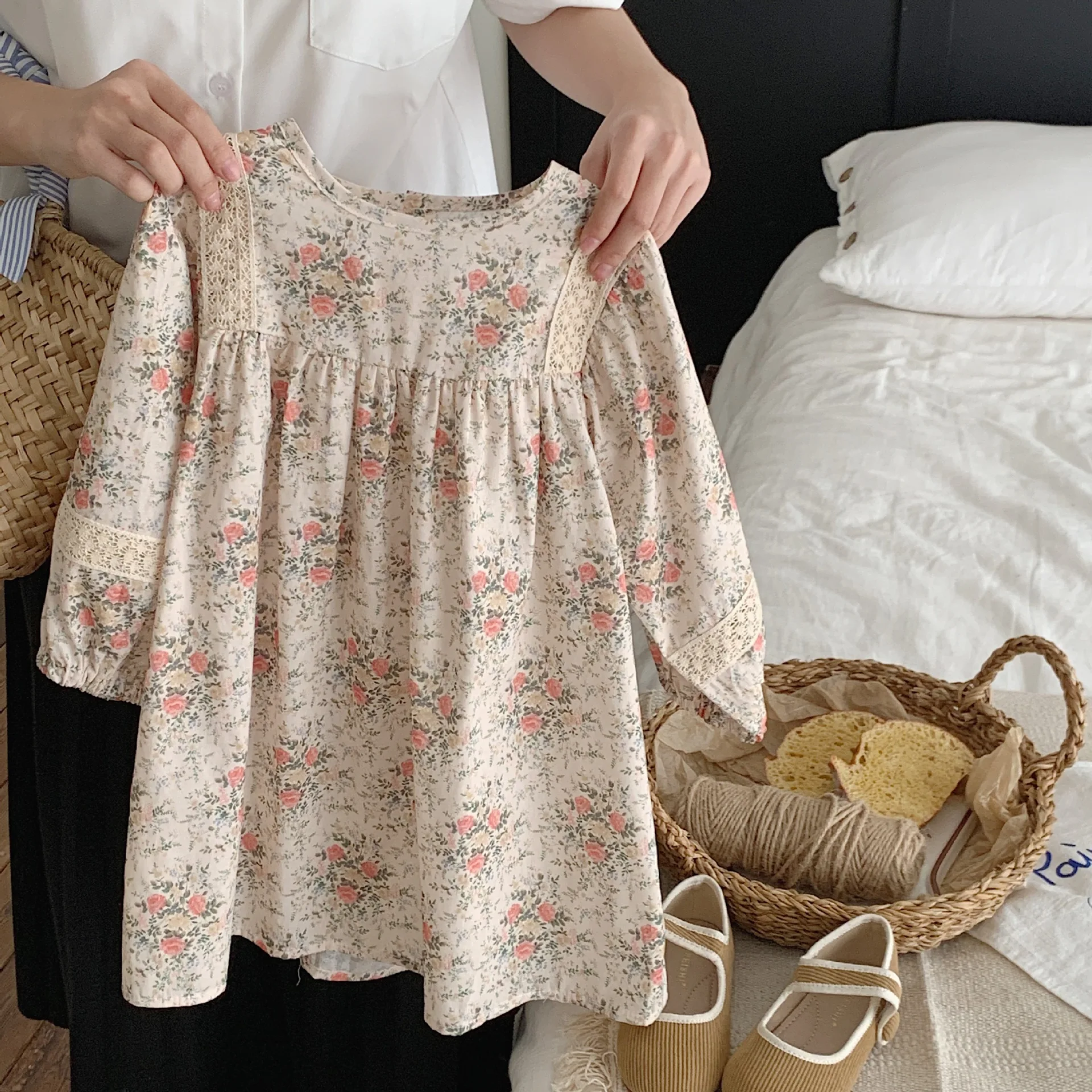 Girls Skirts 2024 Autumn New Childrens Clothes Korean Style Sen Lace Lace Dress Princess Dress Casual Simple and Match
Girls Skirts 2024 Autumn New Childrens Clothes Korean Style Sen Lace Lace Dress Princess Dress Casual Simple and Match