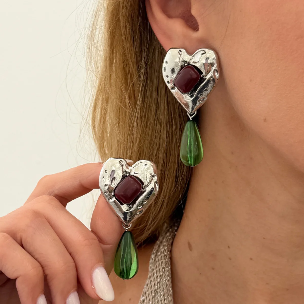 KunJoe Retro Metal Heart Shaped Pendant Earrings Women Luxury Acrylic Water Droplets Hanging Drop Earring 2026 Fashion Jewelry
KunJoe Retro Metal Heart Shaped Pendant Earrings Women Luxury Acrylic Water Droplets Hanging Drop Earring 2026 Fashion Jewelry