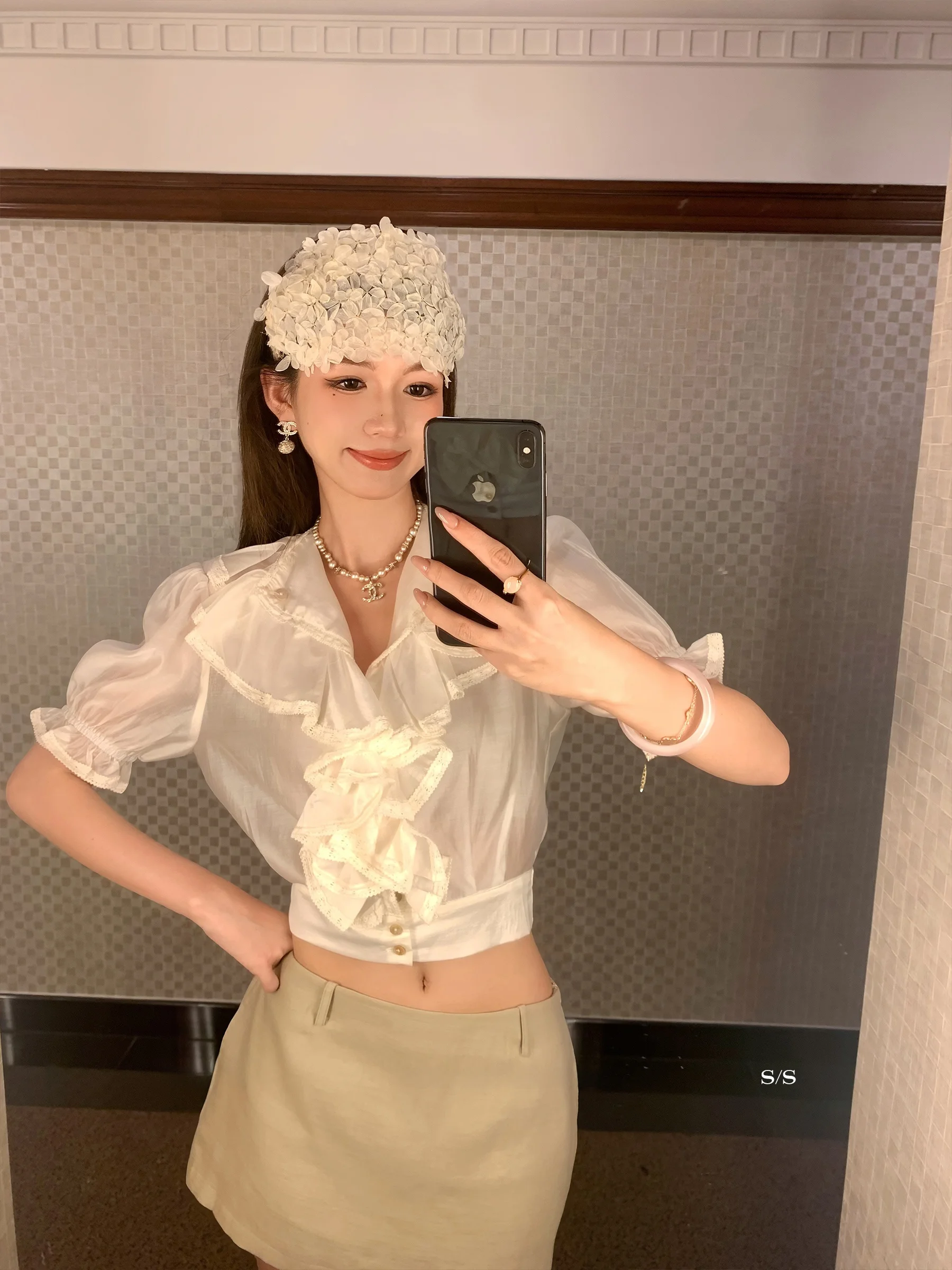 Sam Seoi Heavy Industry Design Lace Trim Chiffon Top V-Ne Women Summer Faion Sve Bubble ort Length Regular
Sam Seoi Heavy Industry Design Lace Trim Chiffon Top V-Ne Women Summer Faion Sve Bubble ort Length Regular