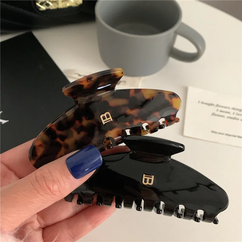 Trendy New Acetate Hair Claw Clips Large Geometric Letters Shark Clip Clamps Grab Ins Korean Women Hair Accessories Hairpin
Trendy New Acetate Hair Claw Clips Large Geometric Letters Shark Clip Clamps Grab Ins Korean Women Hair Accessories Hairpin