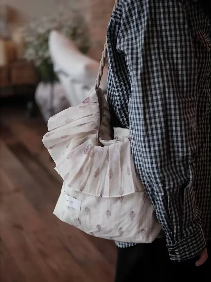 Original Design Lace Hobo Girl Canvas Shoulder Bag Large Capacity Crossbody Bag Commuting Casual New Style Spring Summer Tote...
Original Design Lace Hobo Girl Canvas Shoulder Bag Large Capacity Crossbody Bag Commuting Casual New Style Spring Summer Tote...
