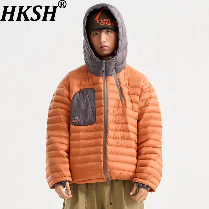 HKSH Autumn Winter New Men Trendy Color Block Patchwork Hooded Warm Down Jacket Fashion Loose Casual Stylish Padded Coat HK17044
HKSH Autumn Winter New Men Trendy Color Block Patchwork Hooded Warm Down Jacket Fashion Loose Casual Stylish Padded Coat HK17044