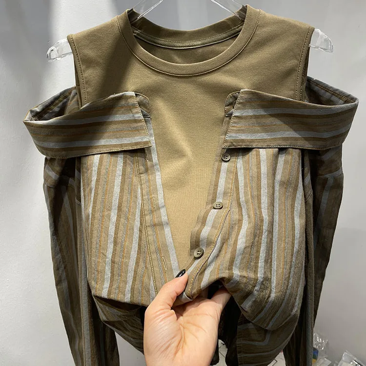 French style round neck knitted yellow-brown stitching plaid shirt women's new fashion fake two-piece tops in spring and autumn
French style round neck knitted yellow-brown stitching plaid shirt women's new fashion fake two-piece tops in spring and autumn