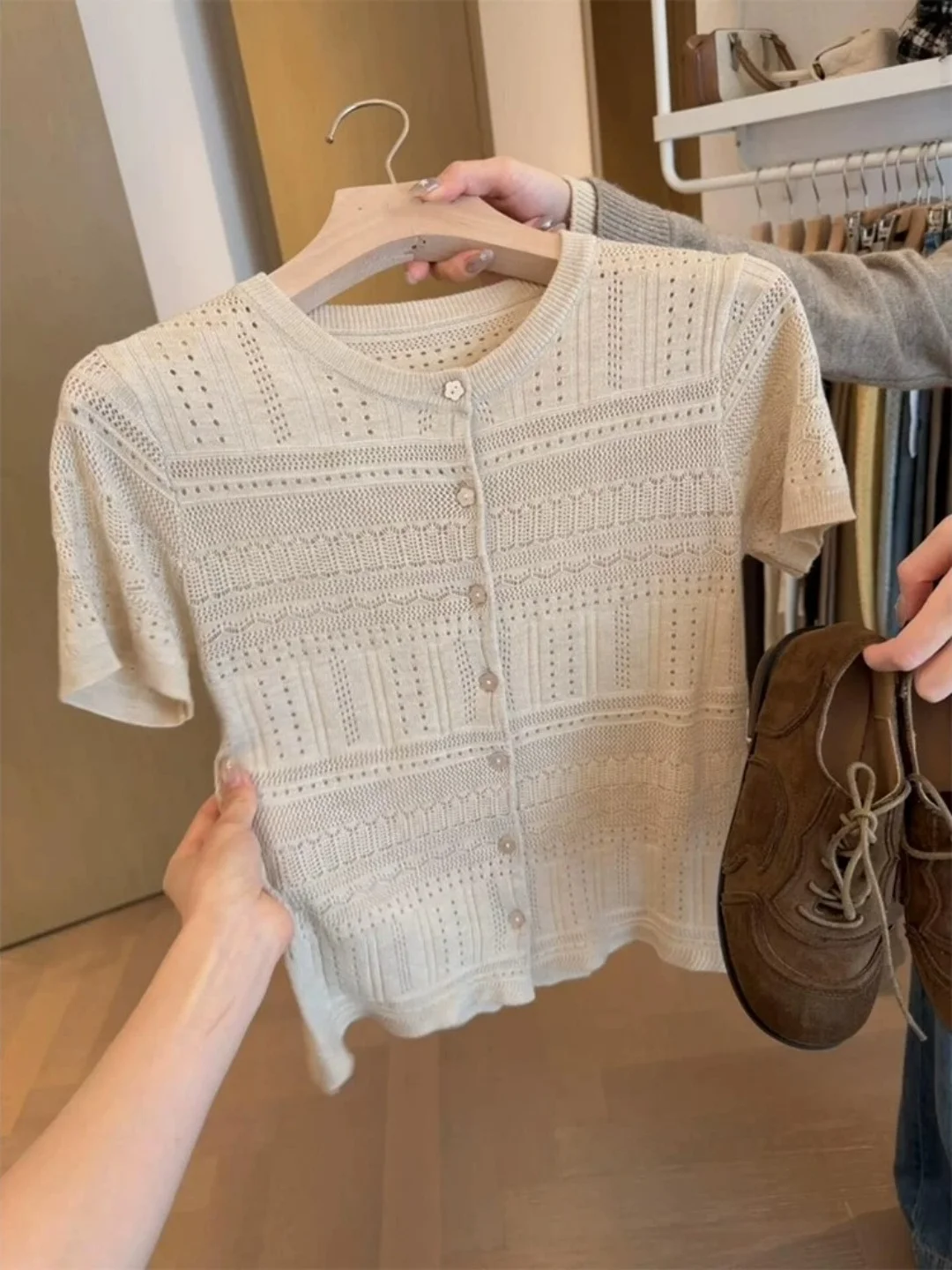Hanging Garden Women's Short Sleeve Knitted Open Cardigan Hollow out round Neck Summer Design Versatile Top Apricot Color Cas...
Hanging Garden Women's Short Sleeve Knitted Open Cardigan Hollow out round Neck Summer Design Versatile Top Apricot Color Cas...