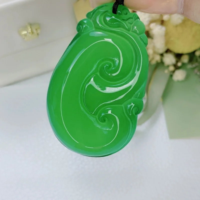 Natural Imperial Green Ice Jadeite Myanmar Jade Color Auspicious Ruyi Jade Pendant Sweater Chain Hanging Ornament for Men and Wo
Natural Imperial Green Ice Jadeite Myanmar Jade Color Auspicious Ruyi Jade Pendant Sweater Chain Hanging Ornament for Men and Wo