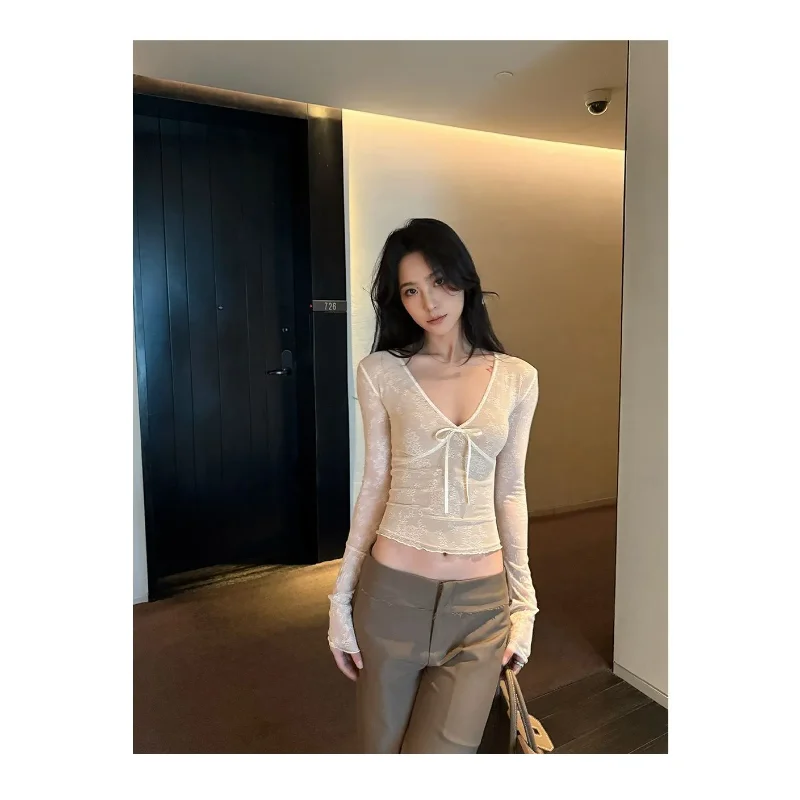 Retro Design V-neck Bow Lace Shirt Women's Waist Top
Retro Design V-neck Bow Lace Shirt Women's Waist Top