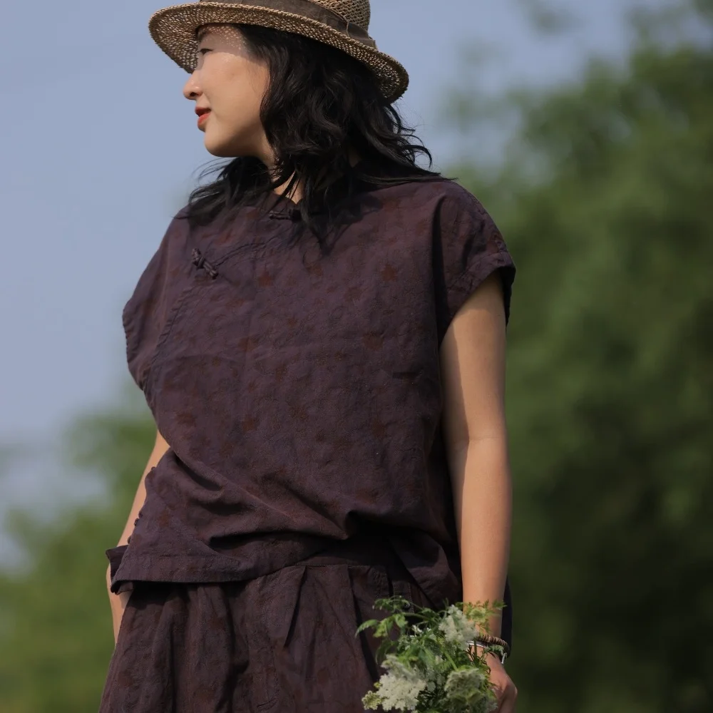 Женская повседневная рубашка из чистого хлопка с вышивкой, свободного кроя, с коротким рукавом, воротником-стойкой и принтом, в стиле коран-вуд.
Женская повседневная рубашка из чистого хлопка с вышивкой, свободного кроя, с коротким рукавом, воротником-стойкой и принтом, в стиле коран-вуд.