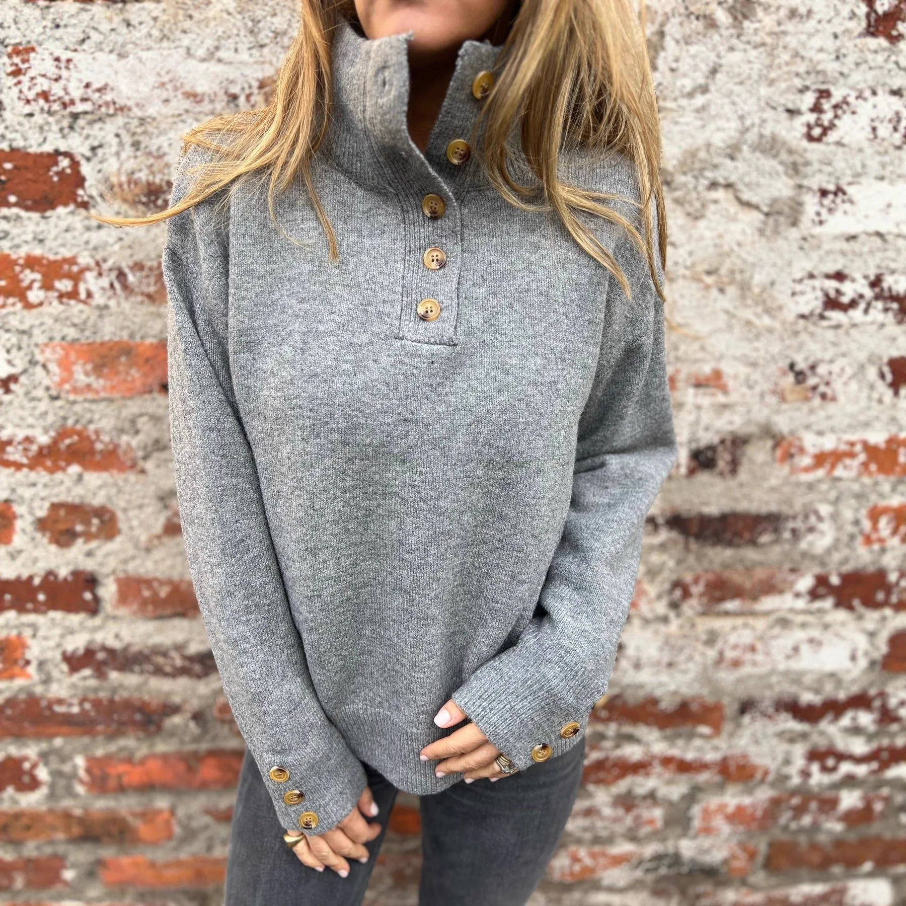 2025 Autumn Winter New Stand Collar Knitted Solid Color Button Casual Loose Sweater For Women
2025 Autumn Winter New Stand Collar Knitted Solid Color Button Casual Loose Sweater For Women