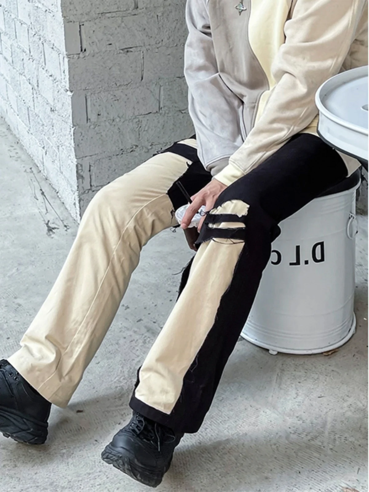 Мужские джинсы свободного кроя с прямыми штанинами в американском стиле High Street, с эффектом потертости, цветные, в стиле Workwear, современные, длинные брюки для подростков
Мужские джинсы свободного кроя с прямыми штанинами в американском стиле High Street, с эффектом потертости, цветные, в стиле Workwear, современные, длинные брюки для подростков