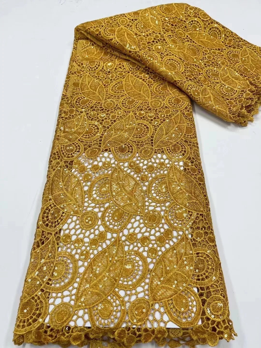 High Quality African Water Soluble Lace Fabric With Sequins Lace Fabric Nigerian Guipure Silk Lace Material For Wedding Dress
High Quality African Water Soluble Lace Fabric With Sequins Lace Fabric Nigerian Guipure Silk Lace Material For Wedding Dress