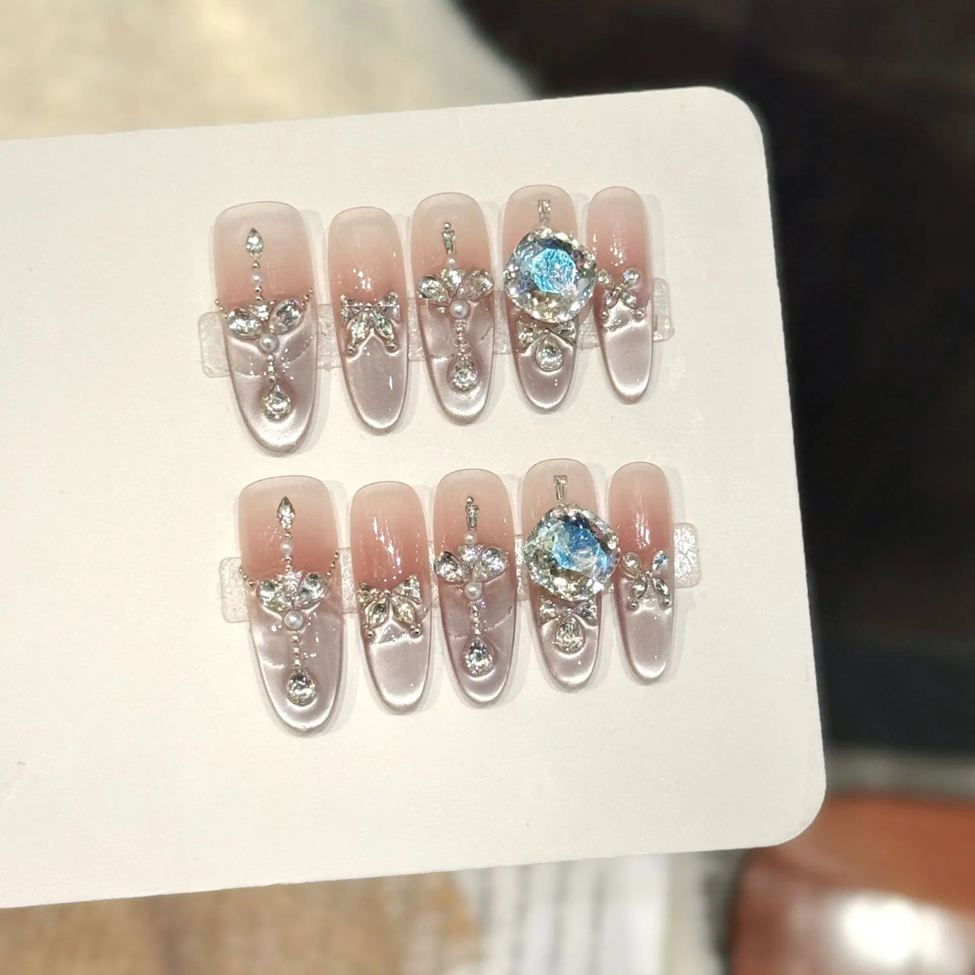 10PCS Long Oval Handmade Press On Nails,Ice Transparent Nude Luxury Style,Suitable For Festivals Parties And Daily Wear.
10PCS Long Oval Handmade Press On Nails,Ice Transparent Nude Luxury Style,Suitable For Festivals Parties And Daily Wear.