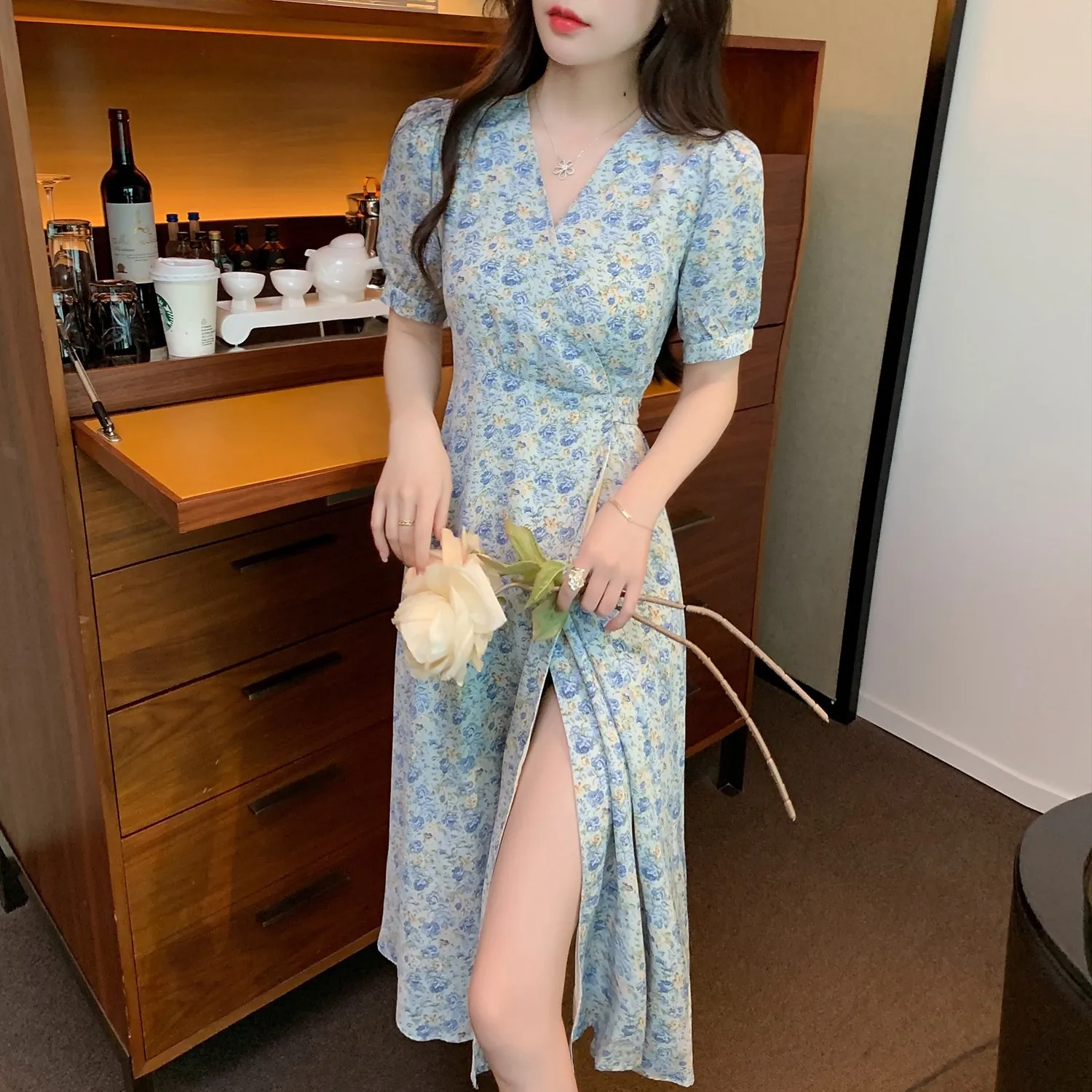 Длинные Платья с цветочным принтом, милое шикарное корейское платье с бантом и шнуровкой, голубое цельнокроеное платье 
Длинные Платья с цветочным принтом, милое шикарное корейское платье с бантом и шнуровкой, голубое цельнокроеное платье