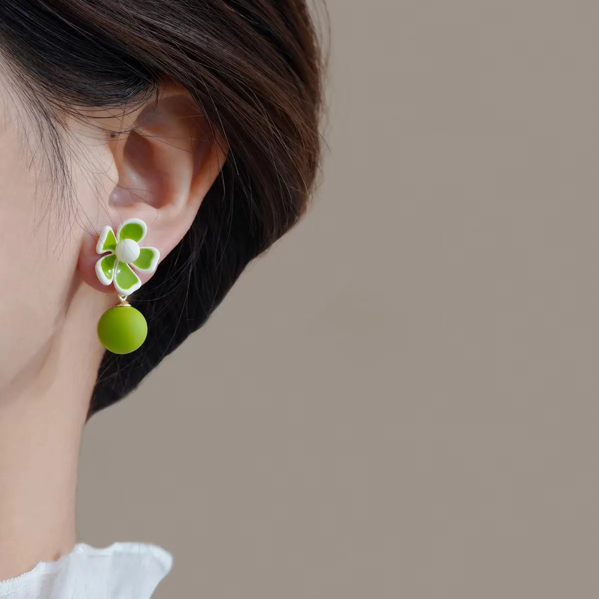 Unique design romantic pink floral earrings Luxurious soft pink drop earrings Slimming ball-shaped stud earrings
Unique design romantic pink floral earrings Luxurious soft pink drop earrings Slimming ball-shaped stud earrings