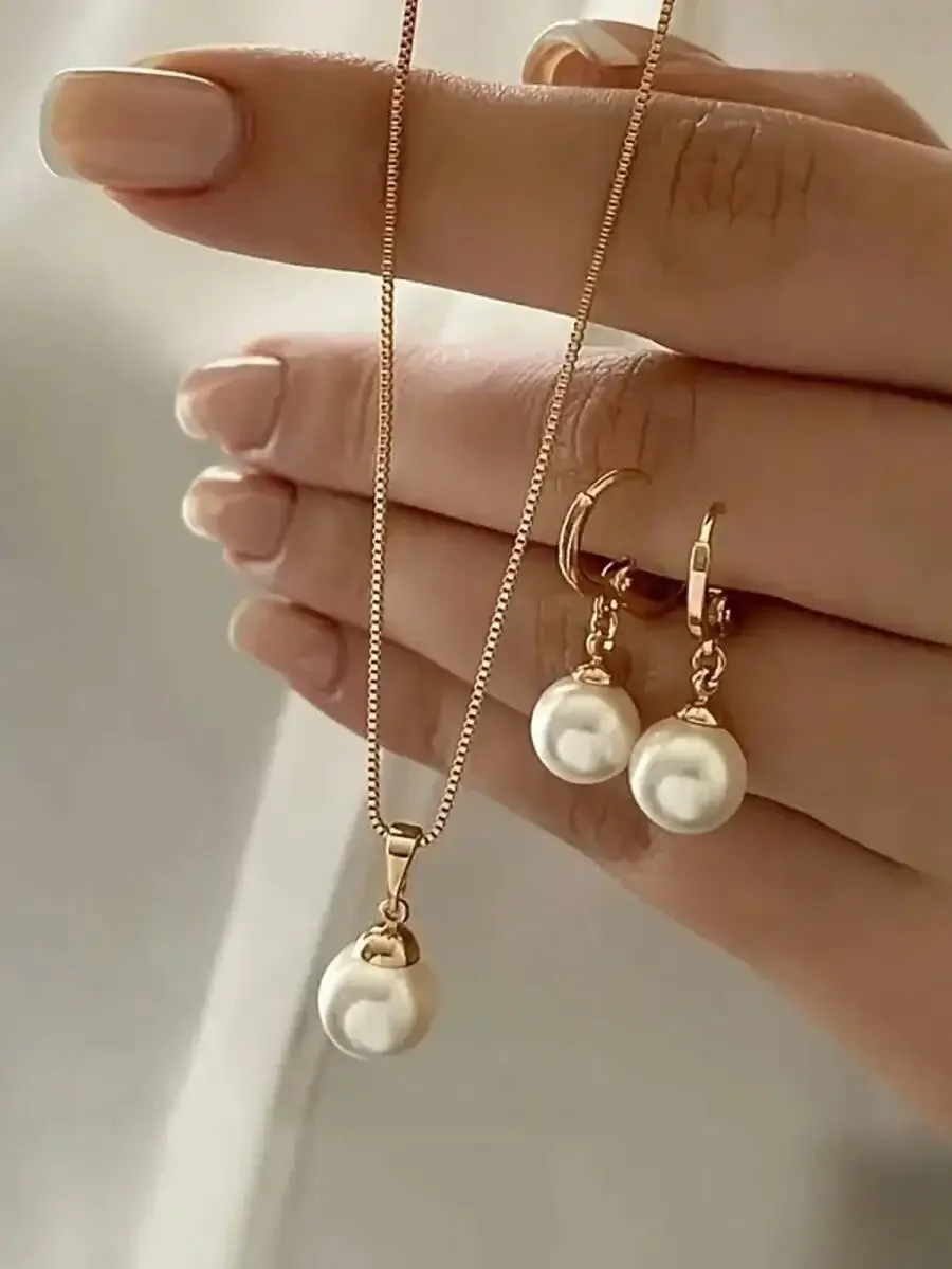 3pcs Pearl Pendant Necklace & Earring Set, New Luxury Fashion Jewelry, Gold Earrings & Necklace, Versatile & Elegant, Birthday
3pcs Pearl Pendant Necklace & Earring Set, New Luxury Fashion Jewelry, Gold Earrings & Necklace, Versatile & Elegant, Birthday