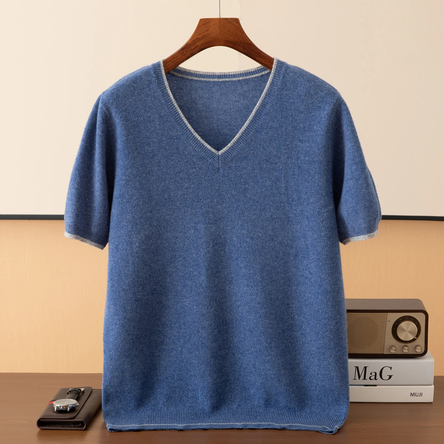 New Men Knitwear Color Blocking Short Sleeves Pullover Pure Merino Wool Sweater V-Neck Business Casual Soft High Quality Tops
New Men Knitwear Color Blocking Short Sleeves Pullover Pure Merino Wool Sweater V-Neck Business Casual Soft High Quality Tops