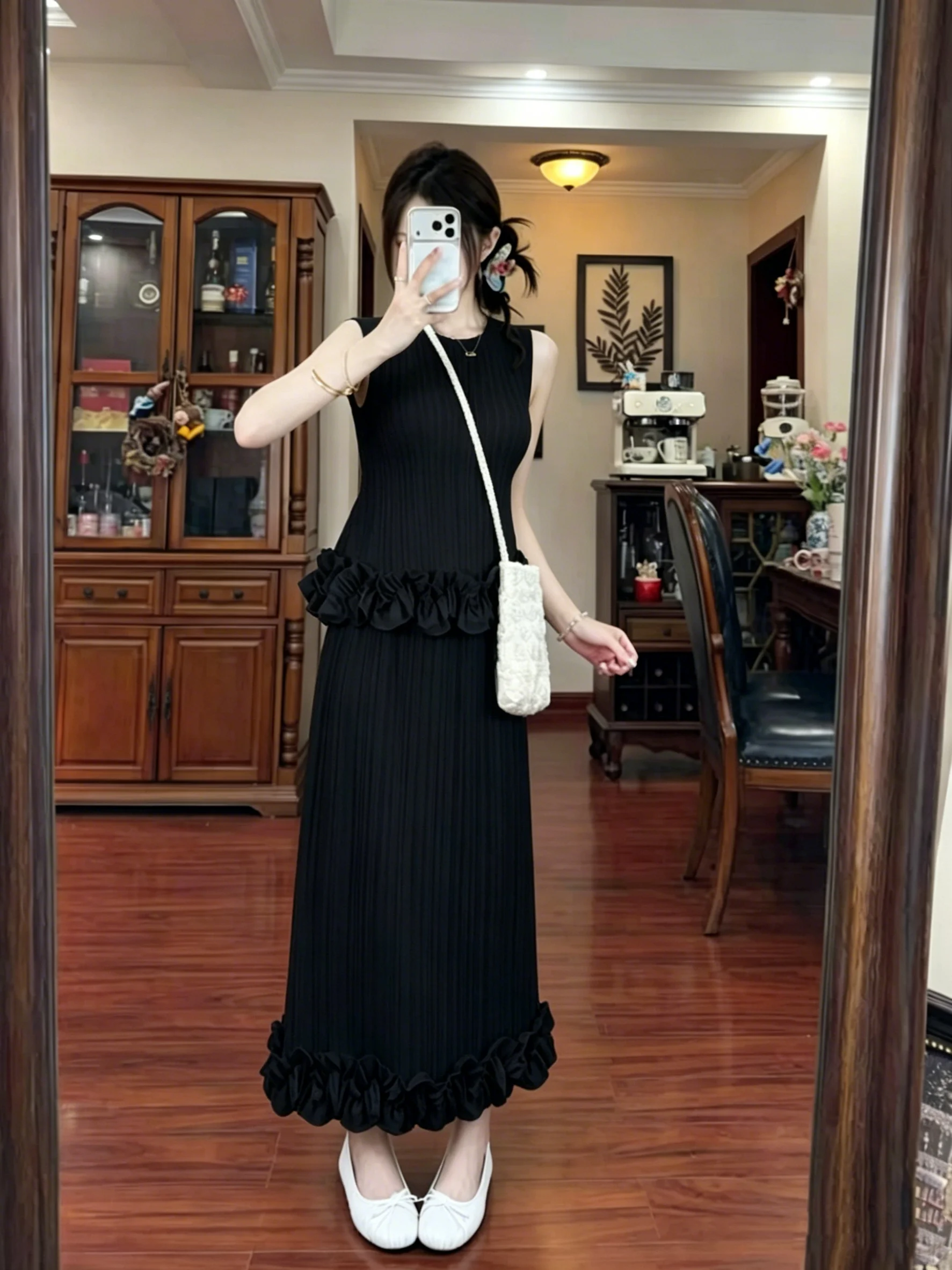 Elegant Gentle Women's Sleeveless Top And Skirt Set High Waist Bordered Two-Piece Summer Fashion Artistic Style Breathable
Elegant Gentle Women's Sleeveless Top And Skirt Set High Waist Bordered Two-Piece Summer Fashion Artistic Style Breathable