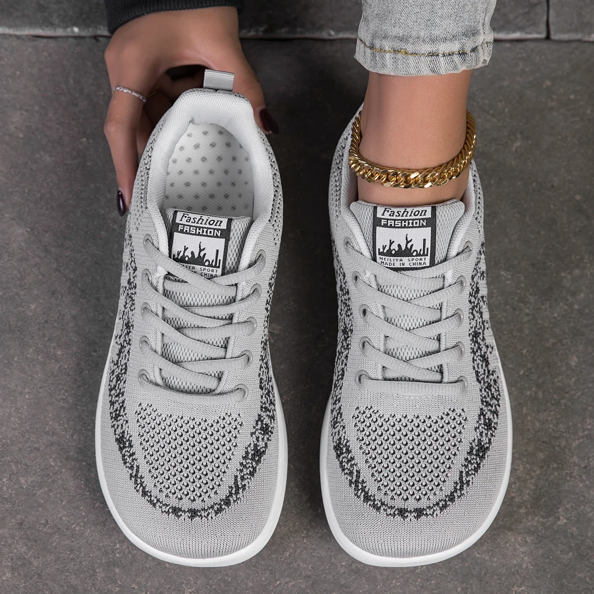 Женские кроссовки-лоферы на шнуровке, дышащие, легкие, модные, повседневные, для прогулок на улице, с широкой посадкой, для босоногой ходьбы
Женские кроссовки-лоферы на шнуровке, дышащие, легкие, модные, повседневные, для прогулок на улице, с широкой посадкой, для босоногой ходьбы