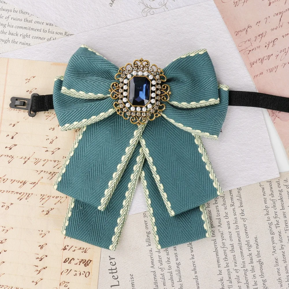 Solid Color Rhinestone Collar Flower British Style Adjustable Gentleman's Bow Tie Neck Decoration Collar Cravat
Solid Color Rhinestone Collar Flower British Style Adjustable Gentleman's Bow Tie Neck Decoration Collar Cravat