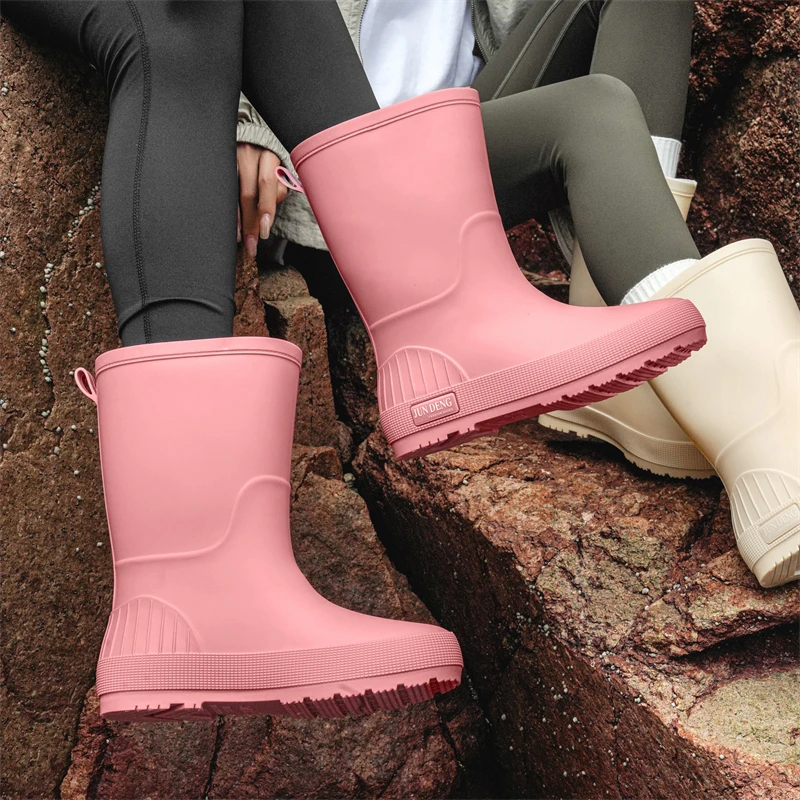Fashionable Fleece Lined Mid-Calf Anti-Slip Waterproof Soft Rubber Rain Boots Women's Hiking Boots High Aesthetic Value Outdoor
Fashionable Fleece Lined Mid-Calf Anti-Slip Waterproof Soft Rubber Rain Boots Women's Hiking Boots High Aesthetic Value Outdoor