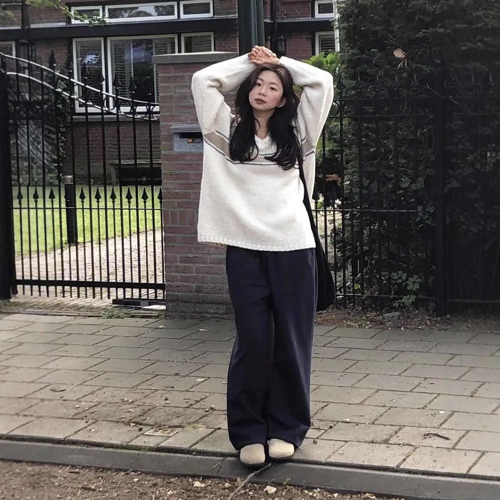 Шерстяной свитер Farvn Toby с V-образным вырезом, осенняя коллекция 2024, тонкий, стандартный крой, китайского производства, женская вязаная одежда из мягкой ткани кашемир.
Шерстяной свитер Farvn Toby с V-образным вырезом, осенняя коллекция 2024, тонкий, стандартный крой, китайского производства, женская вязаная одежда из мягкой ткани кашемир.